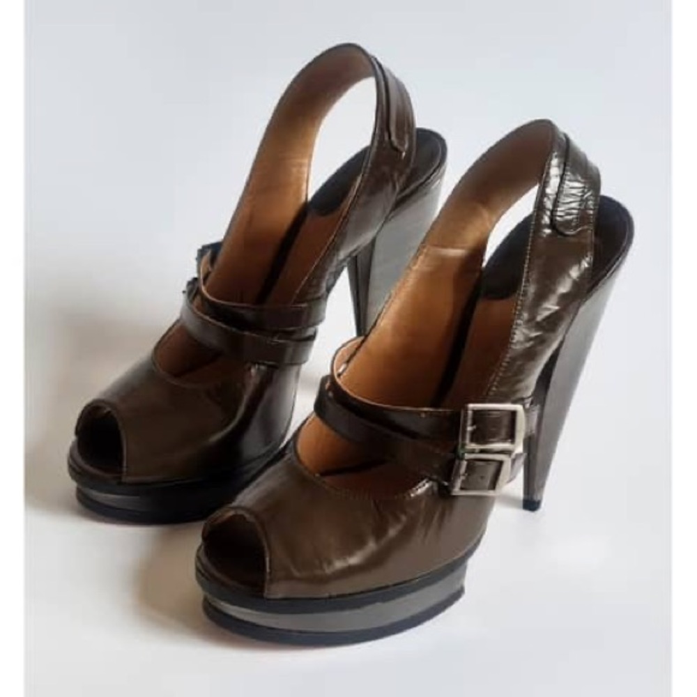Chloe horseshoe shaped patent leather heels